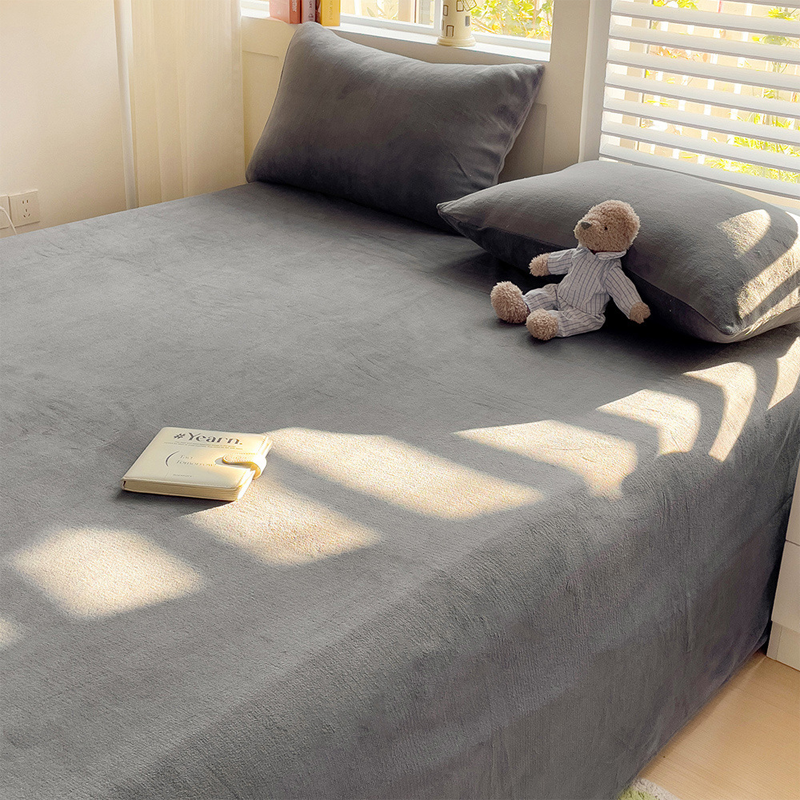 🔥50% OFF!!📢🛏️ Cozy 3-Piece Bedding Set – Warm Winter Comfort for Your Bed ❄️✨
