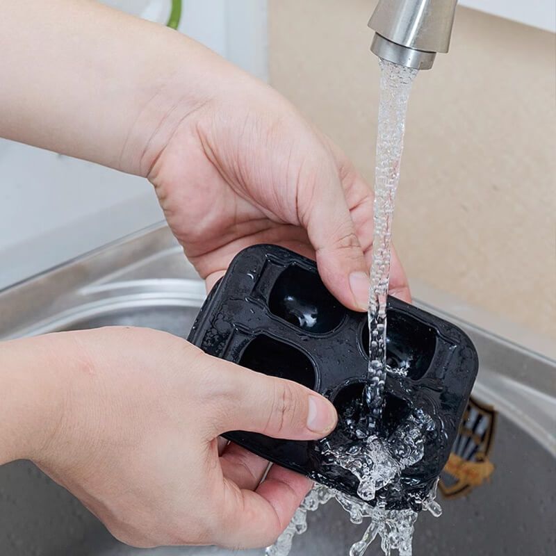 DIY Silicone Skull Ice Cube Tray